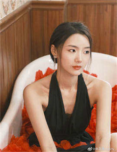 《美女来了在线观看完整版中文-JAPONENSISFES VEDAOHD》