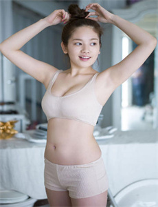 《33张赤裸裸的女生图-爱上你的那一天》