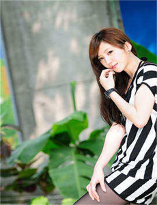《我喝美艳麻麻的圣水-卖房写真女》